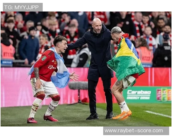 德甲激战：尤文图斯狂胜曼联五球引发全场热烈反响