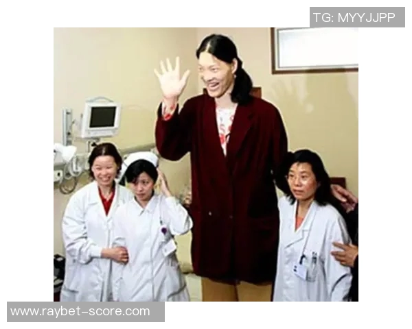 姚明身边的美女究竟是谁她的魅力与故事引发了怎样的关注与讨论