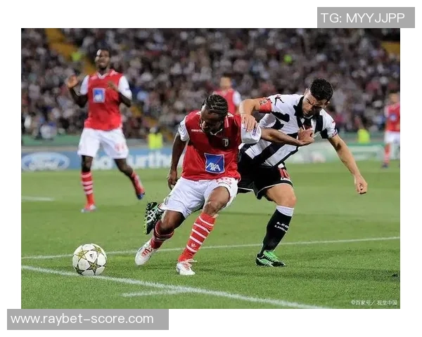 波尔图逆转里昂精彩瞬间回顾足总杯激战引爆全场热情