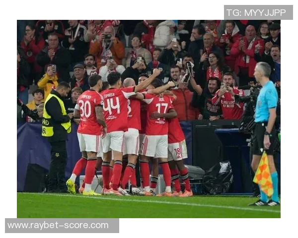 中超赛场惊现冷门本菲卡大胜里昂引发全场狂欢