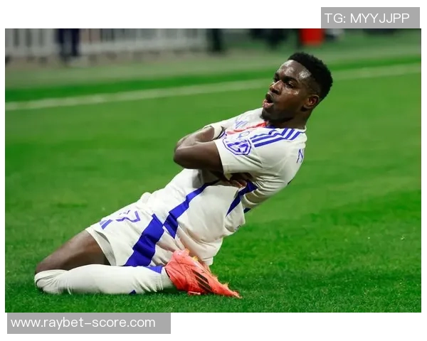 友谊赛精彩回顾：里昂逆转曼联乌龙球成比赛转折点