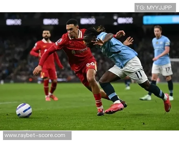 足总杯精彩对决那不勒斯与利物浦战平神扑瞬间引发全场热烈反响