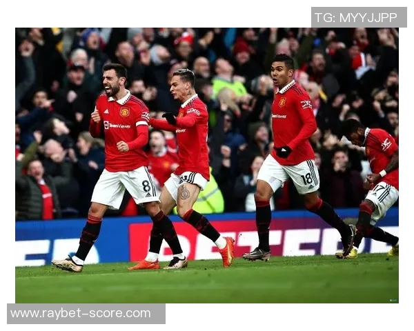 那不勒斯狂胜曼联引发争议判罚全场沸腾足总杯精彩瞬间回顾