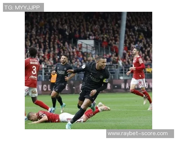 中超激战巴黎圣日耳曼大胜拜仁红牌事件引发全场热议 中超激战巴黎圣日耳曼大胜拜仁红牌事件引发全场热议